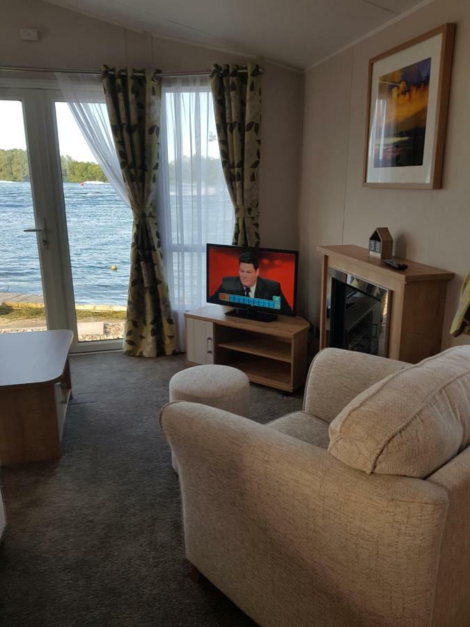 Dees Hot Tub Breaks At Tattershall Lakes Jet Ski 4 Kültér fotó
